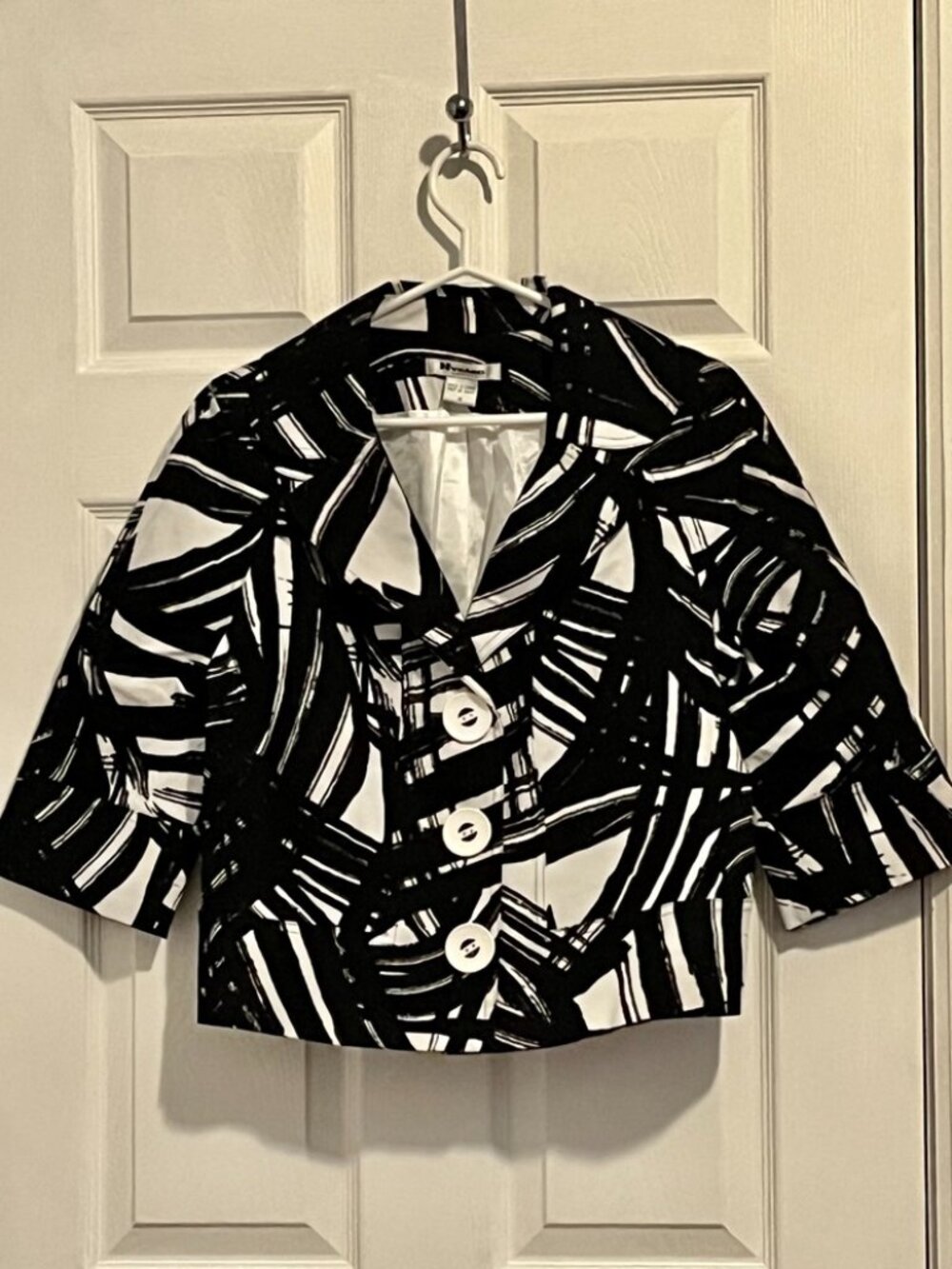 Nygard black and white abstract print short blazer